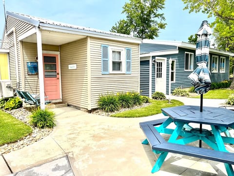 Kenzie's Sandcastle ( sunshine cottages)
