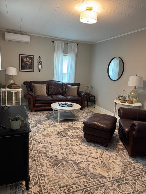 2 bedroom Downtown Greeneville
Park Place image 3