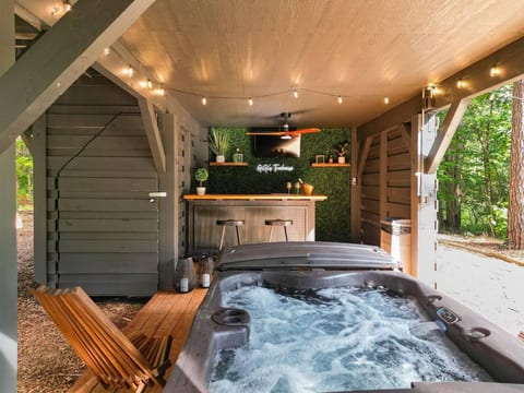 Gigi's Treehouse Hot Tub/Firepit