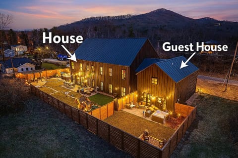 Stylish 1BR Guesthouse w/Loft-Location + Hot Tub