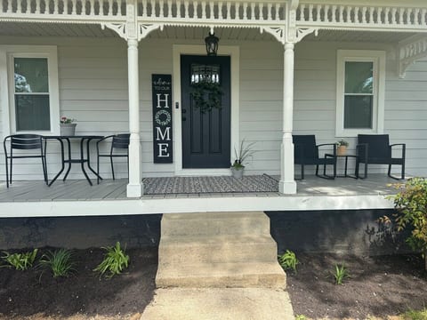 1 Bedroom Upstairs Downtown Greeneville
Park Place image 3