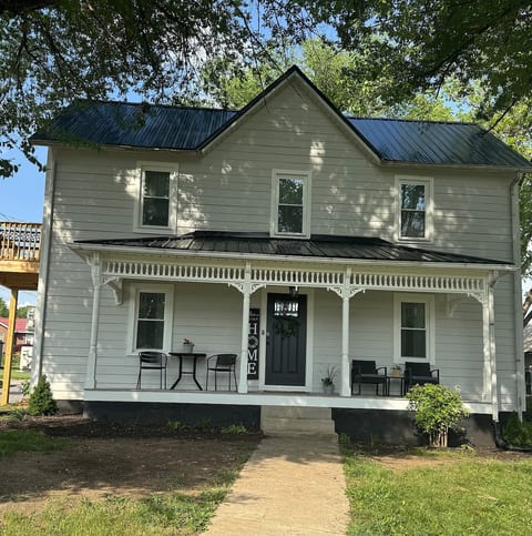 1 Bedroom Upstairs Downtown Greeneville
Park Place image 2