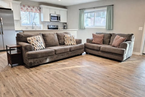 Guesthouse 2 bedroom Suite in Overland Park