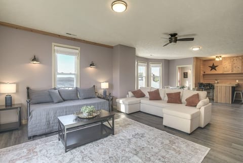 Downtown Condo ~ 23 Mi to Hocking Hills State Park image 5