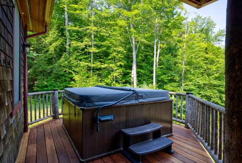 Hot tub under the stars! Located on back deck. 