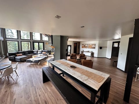 bench /table dinning area