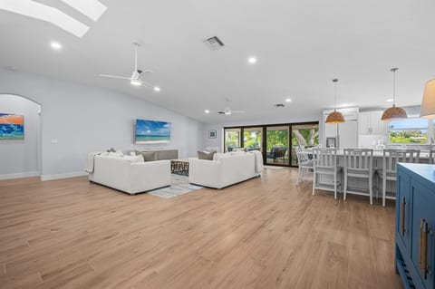 Open, airy entry that sets the tone for your stay