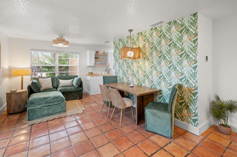 Completely remodeled tropical villa