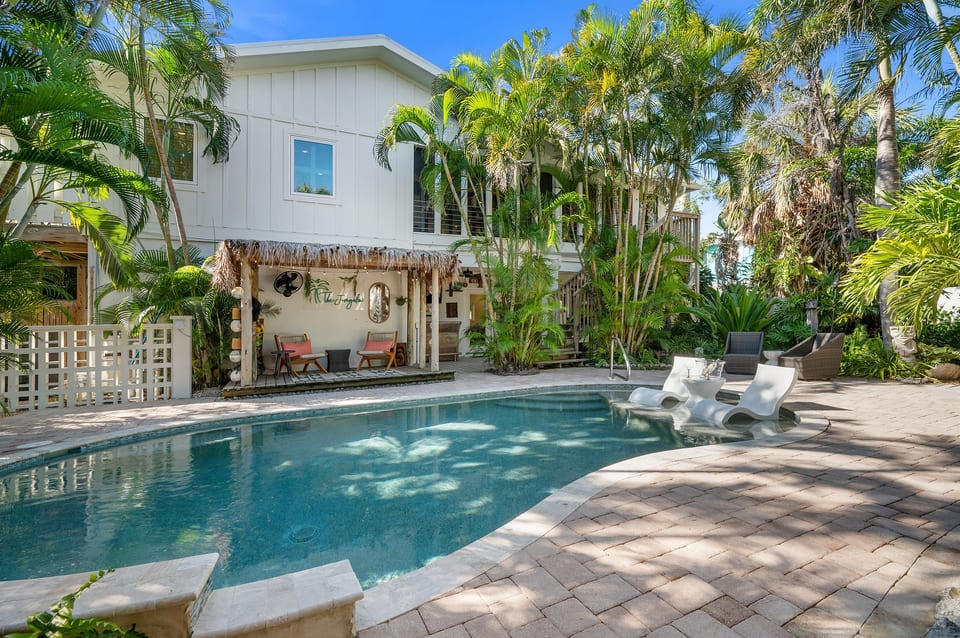 Drift into island relaxation by the water