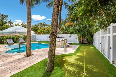 Putting green on side yard