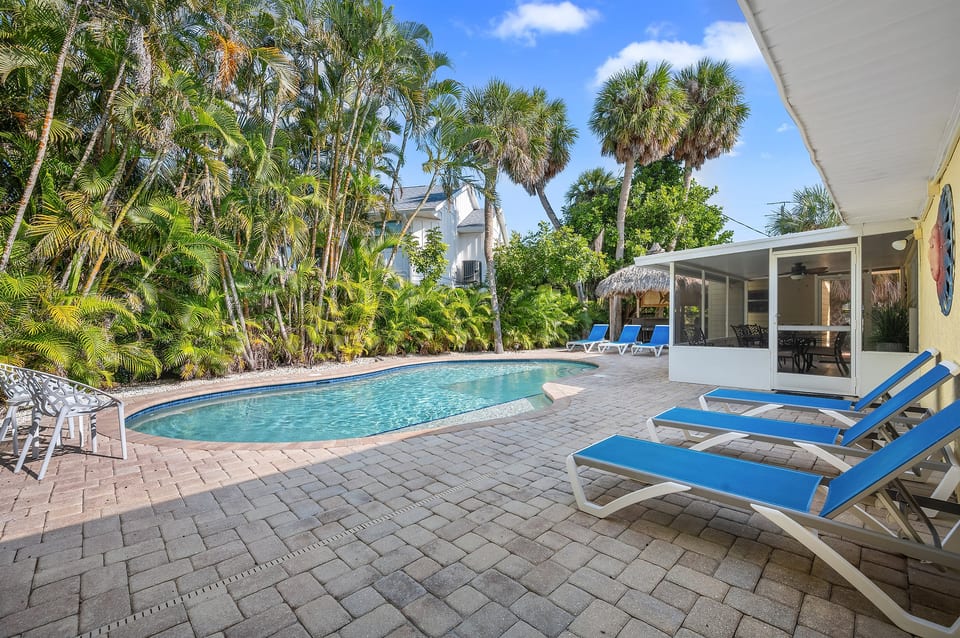 Huge private pool oasis