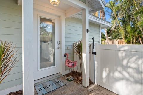Private entrance with electronic lock