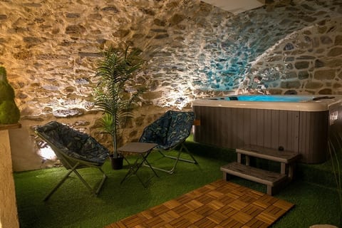 The Ardèche Getaway, Private Spa for Two image 1