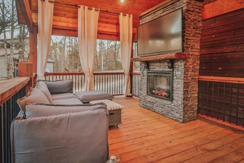 Private Hot Tub | Cozy Fireplace | Pets Welcome