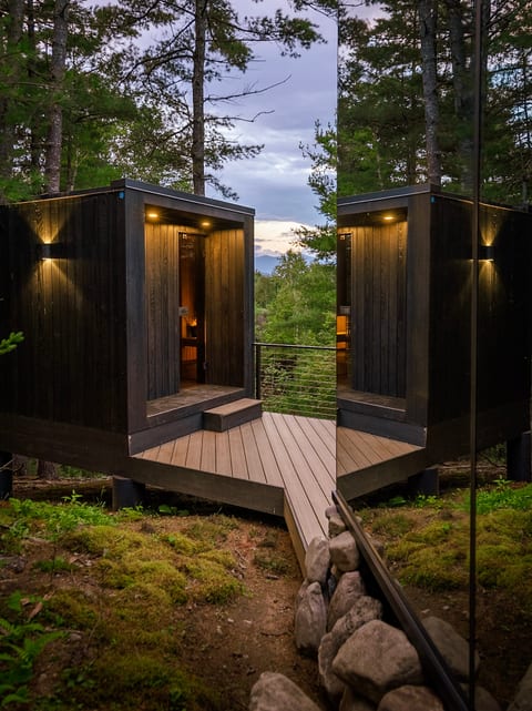 ÖÖD Whiteface at Jay - Scandinavian Mirror Cabin