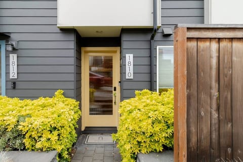 Charming Ballard 2bd2ba Retreat w/ parking