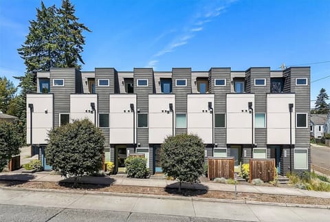 Charming Ballard 2bd2ba Retreat w/ parking