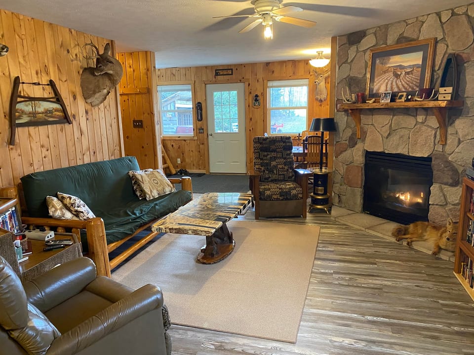 The Lazy Acorn Cabin - Wexford County