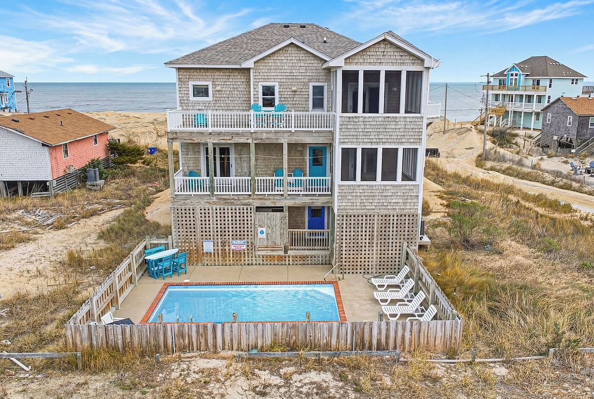 Sprawling 3 Story BeachFront Home Pool, Game Room,Hot Tub,Sleeps 16. 3200+ sq ft