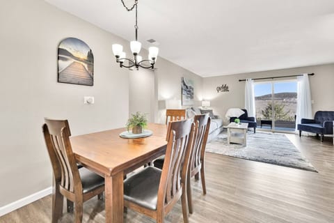 A table for 7 with room for the high chair. Kids’ plates and cups are already in the kitchen, so you can skip packing them.