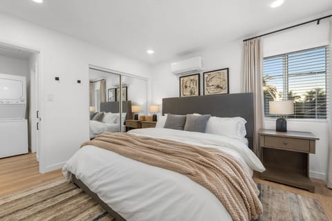 Central San Diego 1BR | Garage + Workspace + W/D
