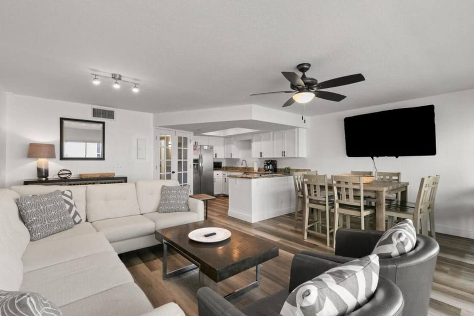Water views,4m beach walk, boat dock, free parking - Clearwater
