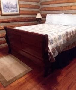 Queen size bed.  Air mattresses available upon request.