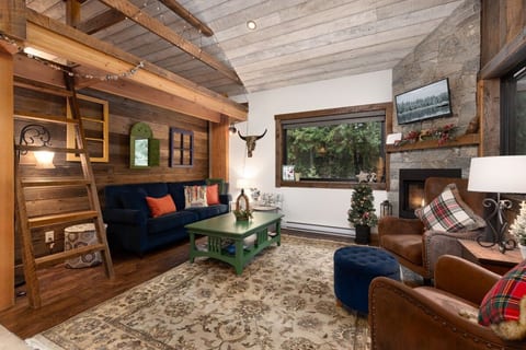 Secluded Pemberton Guesthouse • Mountain Views