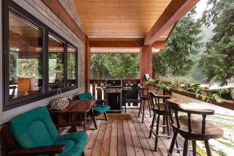 Secluded Pemberton Guesthouse • Mountain Views