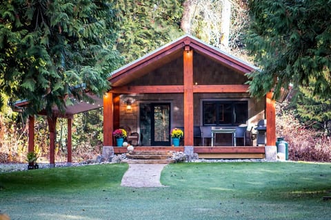 Secluded Pemberton Guesthouse • Mountain Views