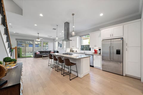 Welcome to this spacious modern kitchen that opens to both the living room and dining area. Kitchen island w/seating to entertain while you cook on the gas cooktop.