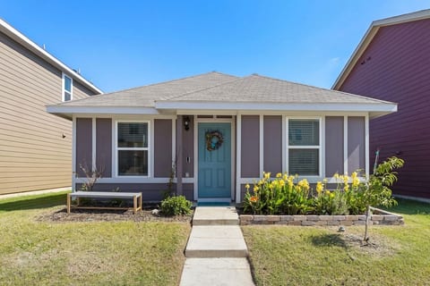 Cozy & Modern & Pet Friendly w/Fenced Yard