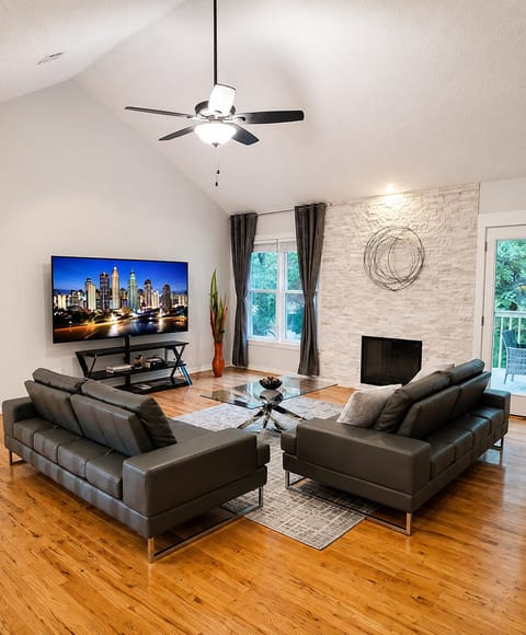 Luxe 5BR Retreat Near Truist Park &National Trails image 1