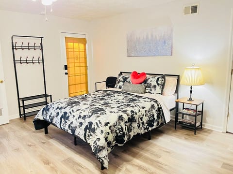 Cozy Basement Retreat Near Truist Park · Sleeps 5 image 5
