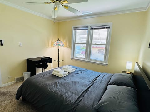 3BR Vintage Apt • Back Yard• Walk to McKinley Park