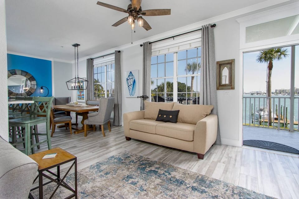 Welcome to Dock Holiday! Bright waterfront living with beautiful harbor views and Clearwater Beach just a 5-minute walk away.