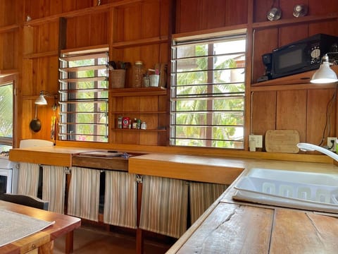 Corner Casa - Tree House in Village