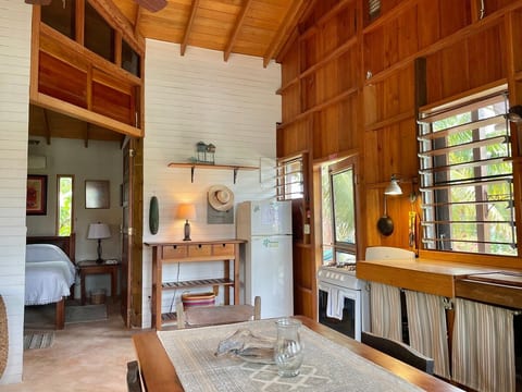 Corner Casa - Tree House in Village