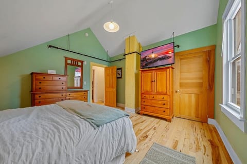 Retreat at Salmon Falls | River Access + Game Room