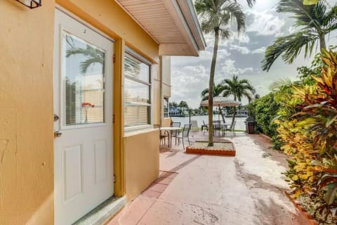 ️DELIGHTFUL WATERFRONT STUDIO - 1 BLOCK TO BEACH!