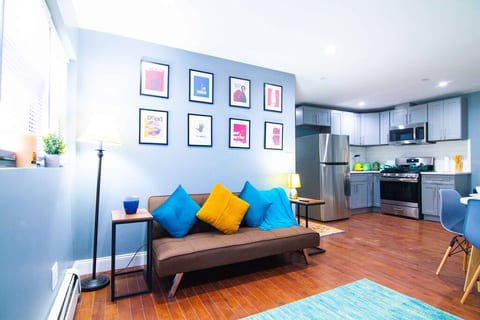 Spacious 3BR - 5mins to Trains
