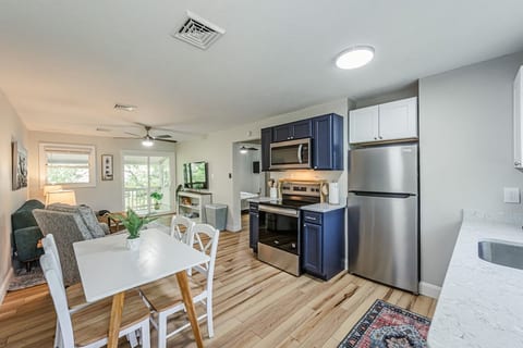 Unit 3 - Walk/Bike to Beach! Bikes Included! image 2