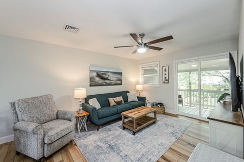 Unit 3 - Walk/Bike to Beach! Bikes Included! image 5