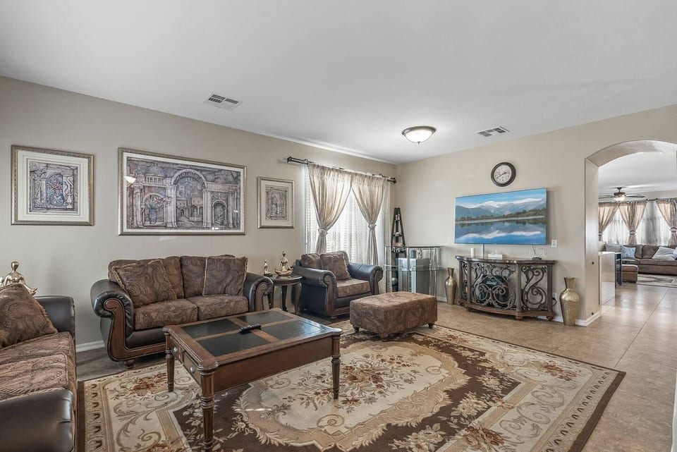 Entire Home 4BR & 2.5BA Surprise Downtown AZ  WiFi - Surprise