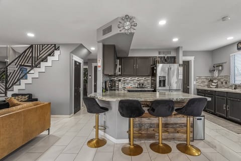 Spacious Entire Home 4B & 2.5B in Avondale Arizona
