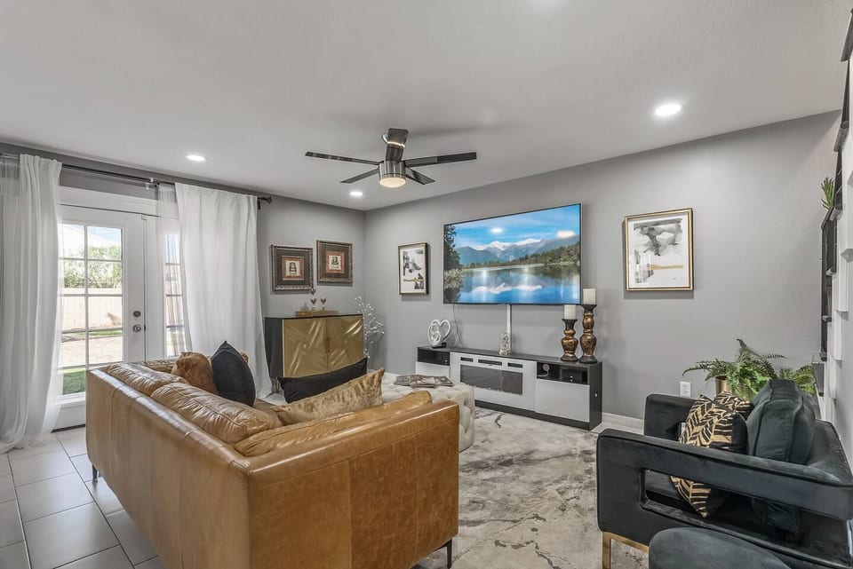 Spacious Entire Home 4B & 2.5B in Avondale Arizona - Avondale
