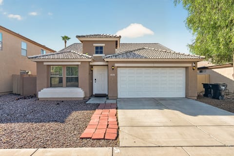 Welcoming desert-style home with 2-car garage and great curb appeal