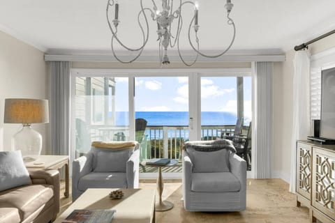30A - Direct Gulf Front Private Beach - Sleeps 4