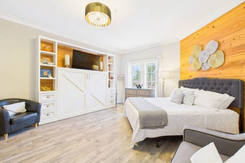 30A Large Studio - Private Beach Tram - Pools