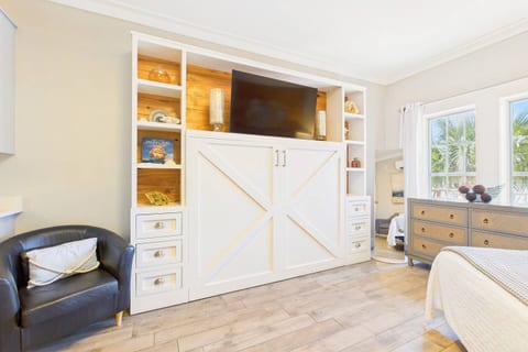 30A Large Studio - Private Beach Tram - Pools